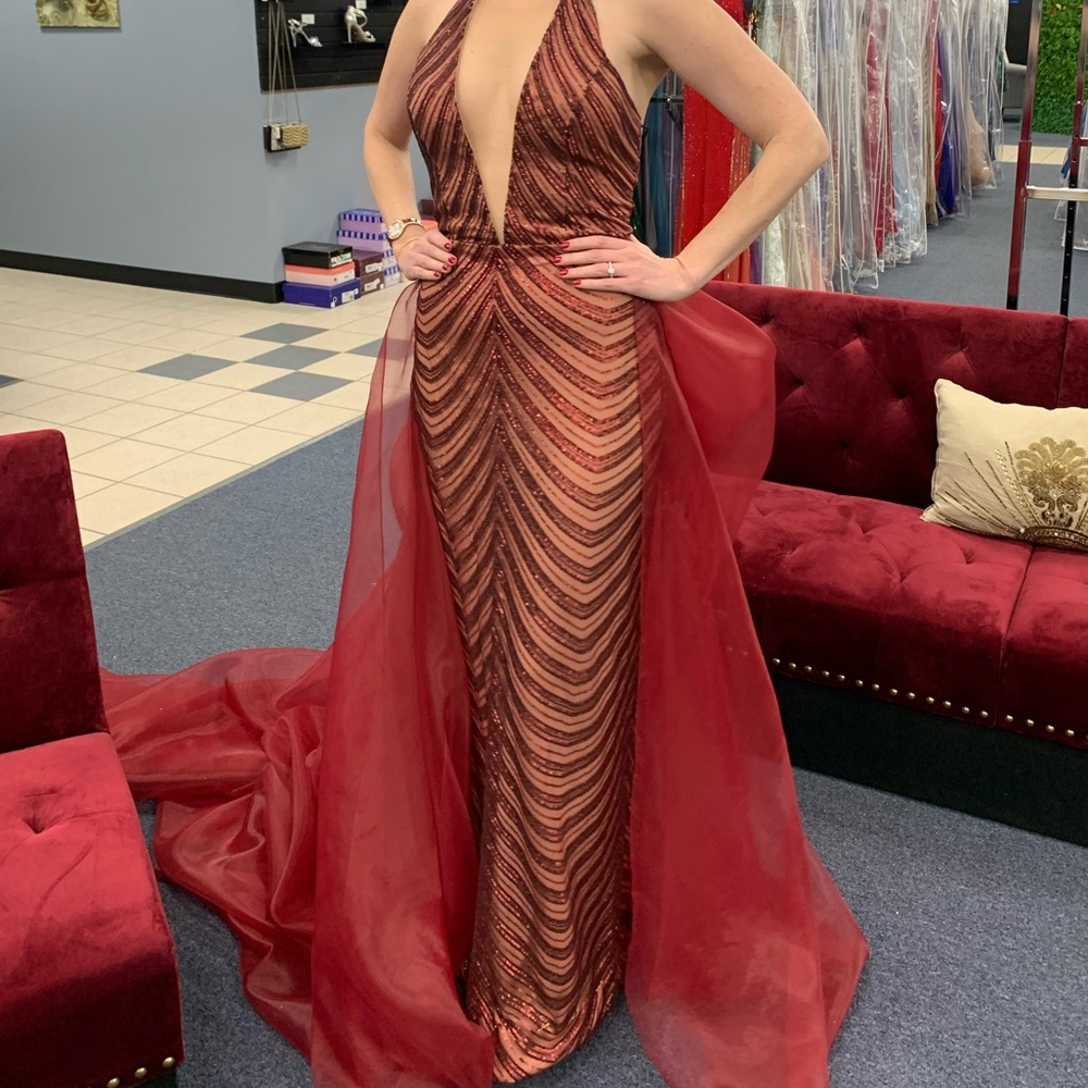 Elegant Red Evening Gown - Picture 8 of 8